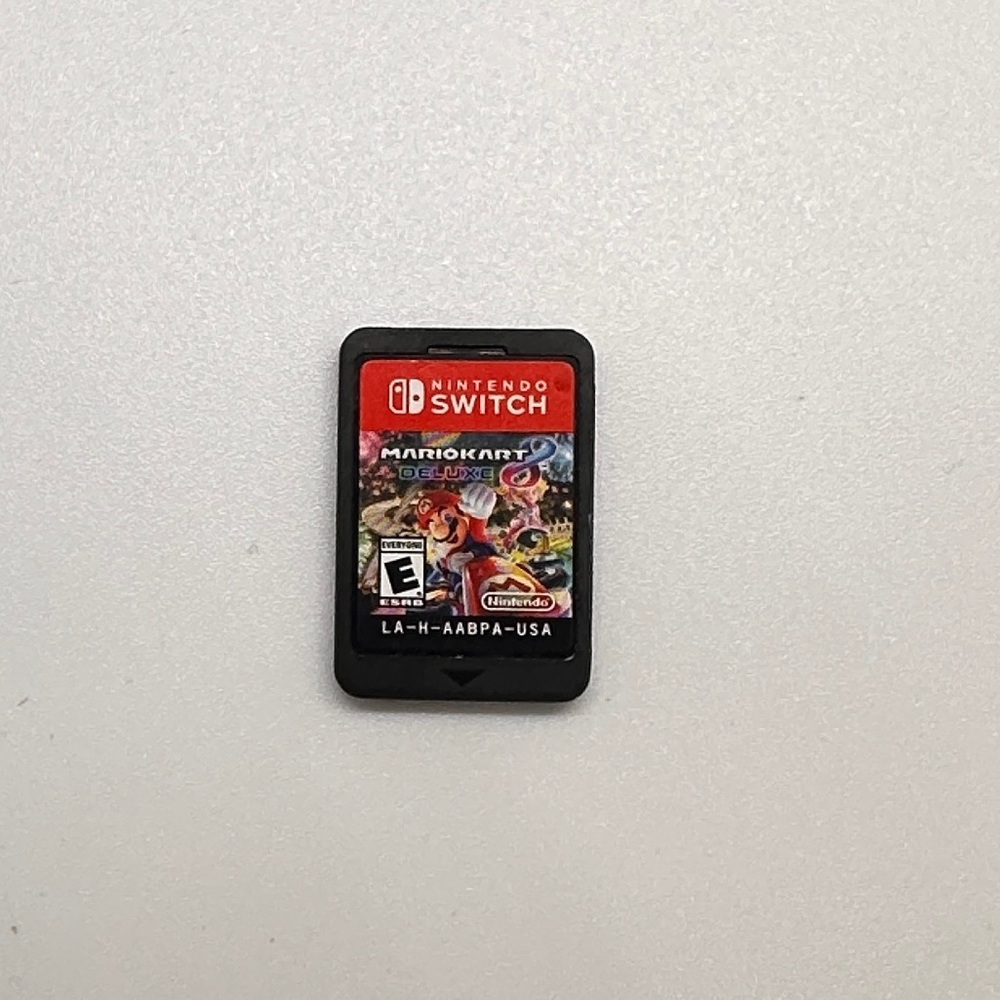 Mario Kart 8 Deluxe (Nintendo Switch,
2017) Cartridge Only.